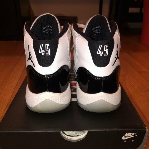 Air Jordan 11s Concords (GS) - Picture 4 of 8
